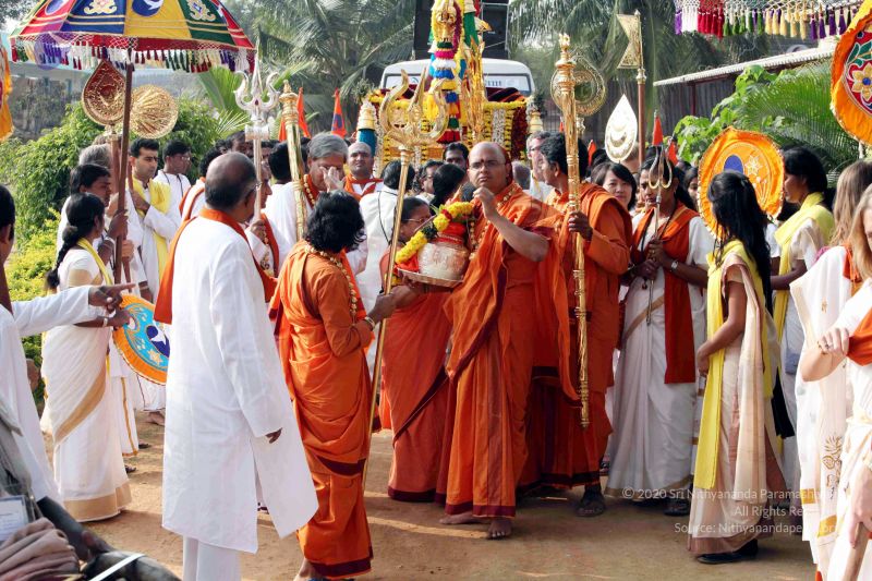 File:20091227IMG 9394 CMP WM00001000 Procession.jpg