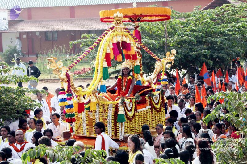 File:20091227IMG 9449 CMP WM00001000 Procession.jpg