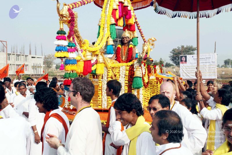 File:20091227IMG 9532 CMP WM00001000 Procession.jpg