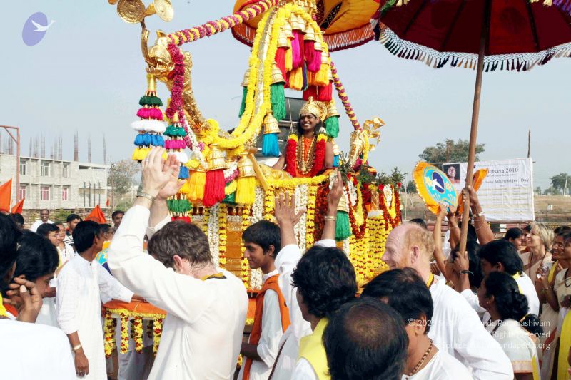 File:20091227IMG 9533 CMP WM00001000 Procession.jpg