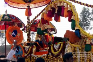 20091227IMG 9712 CMP WM00001000 Procession.jpg