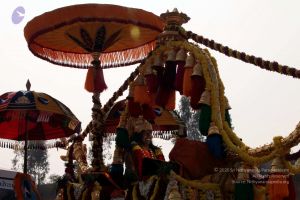 20091227IMG 9716 CMP WM00001000 Procession.jpg