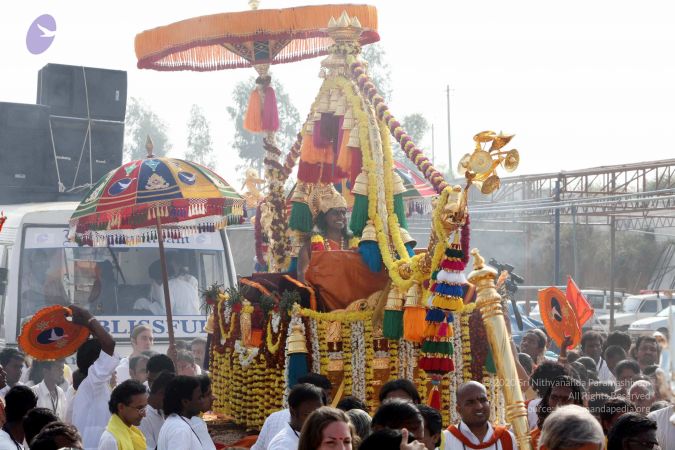 20091227IMG 9721 CMP WM00001000 Procession.jpg