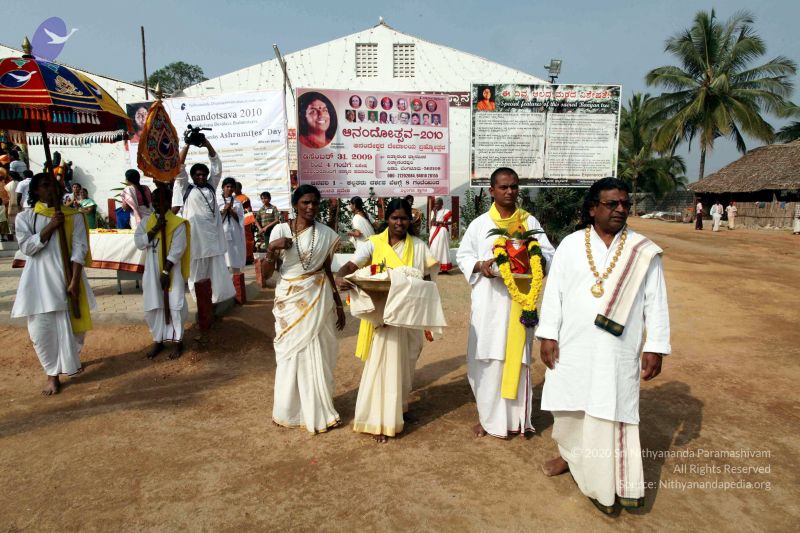 File:20091227IMG 9780 CMP WM00001000 Procession.jpg