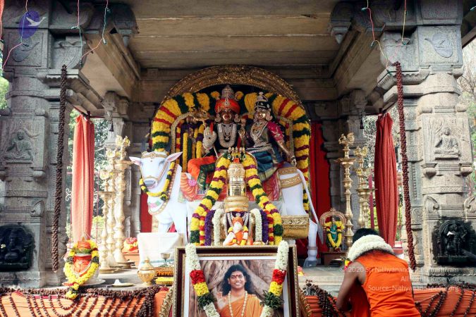 20091227IMG 9803 CMP WM00001000 Procession.jpg