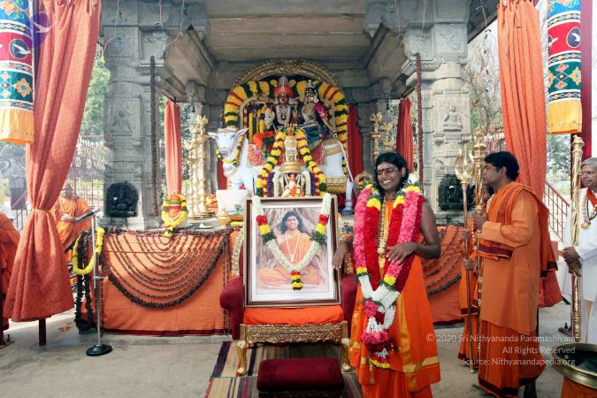 20091227IMG 9810 CMP WM00001000 Procession.jpg