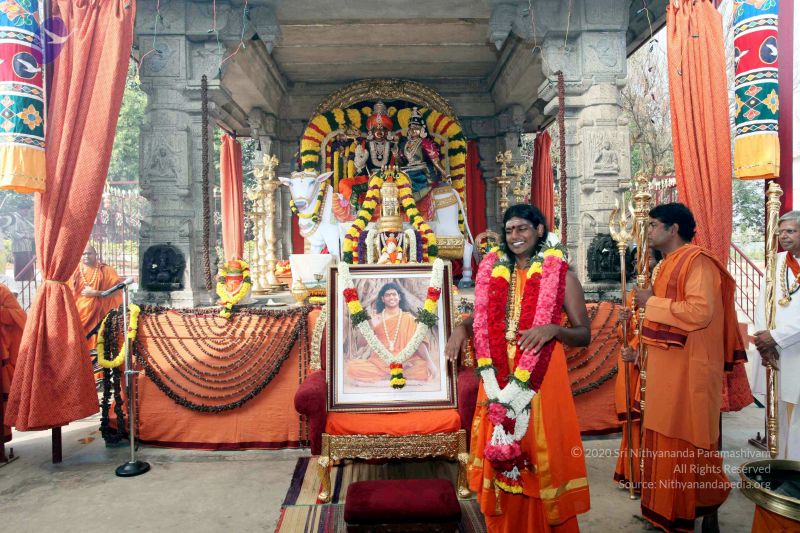 File:20091227IMG 9810 CMP WM00001000 Procession.jpg