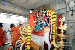 20091227IMG 9820 CMP WM00001000 Procession.jpg