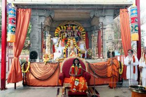 20091227IMG 9857 CMP WM00001000 Procession.jpg