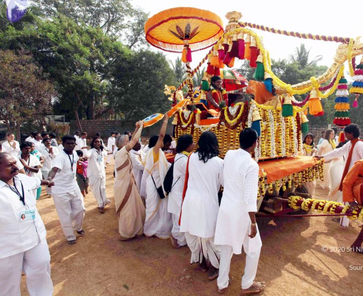 File:20091227IMG 9880 CMP WM00001000 Procession.jpg