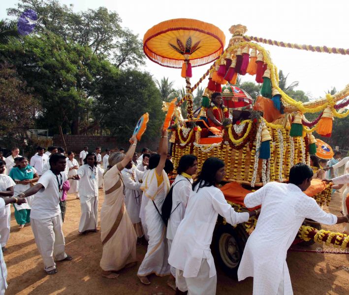 File:20091227IMG 9881 CMP WM00001000 Procession.jpg