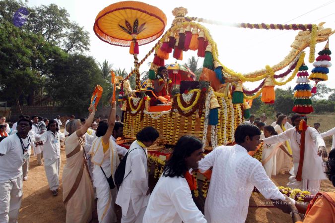 20091227IMG 9882 CMP WM00001000 Procession.jpg