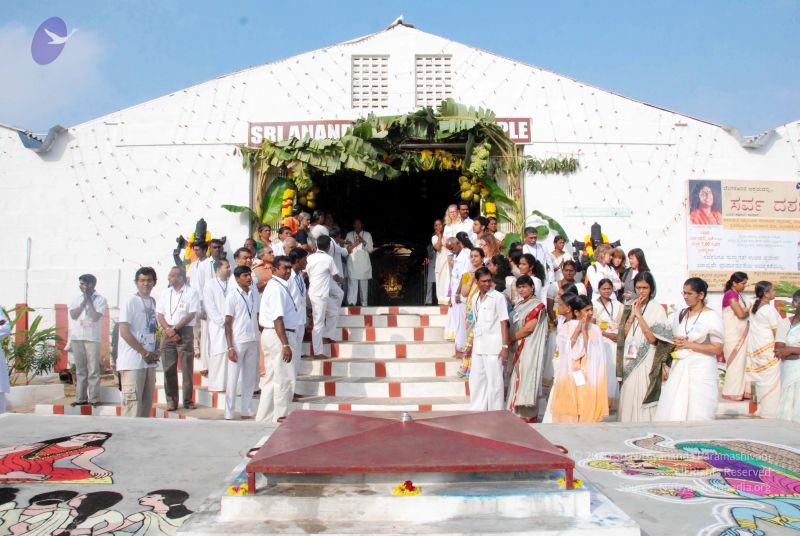 File:20091229DSC 7839 CMP WM00100 Procession.jpg