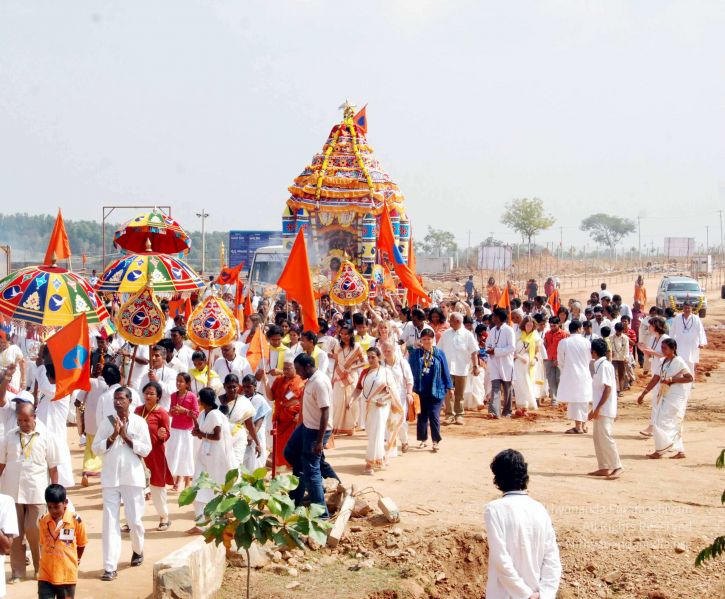 File:20091229DSC 8176 CMP WM00100 Procession.jpg