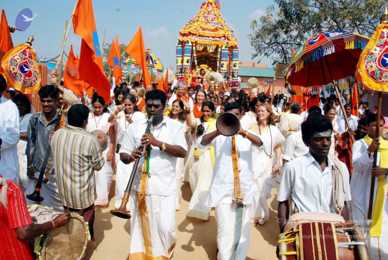 File:20091229DSC 8225 CMP WM00100 Procession.jpg