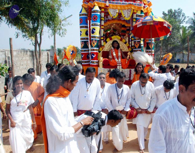 File:20091229DSC 8264 CMP WM00100 Procession.jpg
