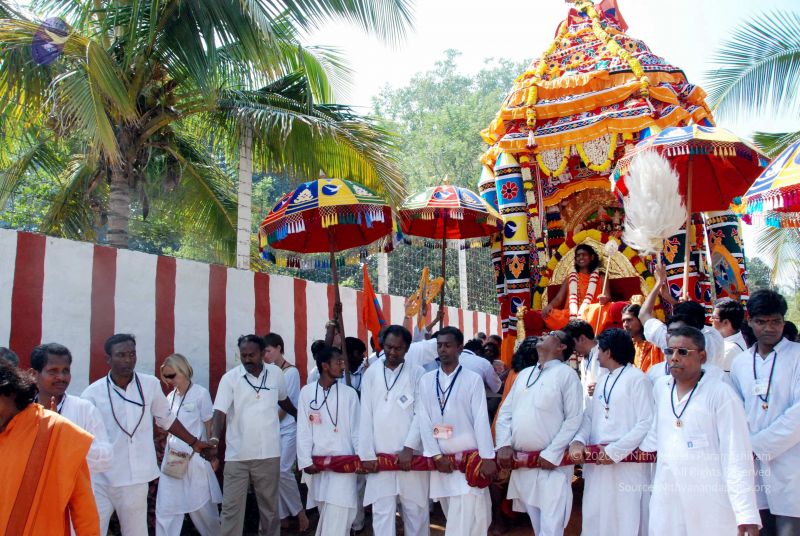 File:20091229DSC 8406 CMP WM00100 Procession.jpg