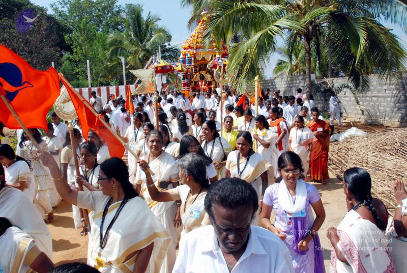 File:20091229DSC 8411 CMP WM00100 Procession.jpg