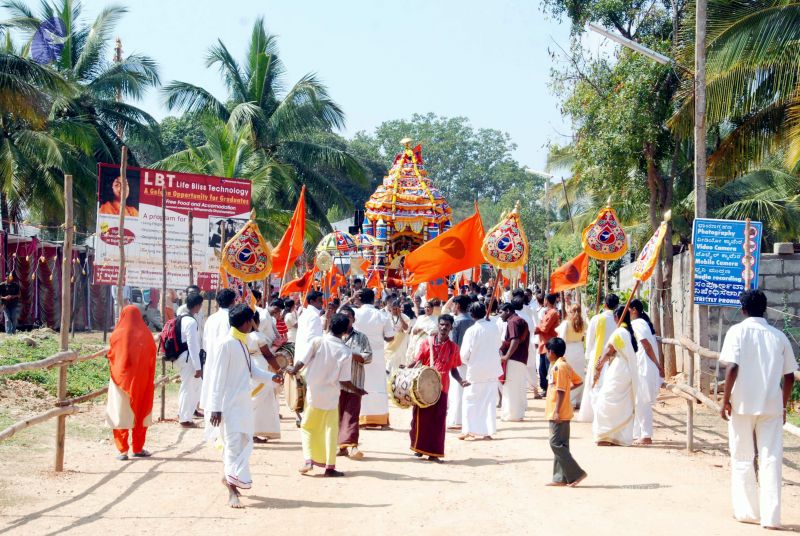 File:20091229DSC 8498 CMP WM00100 Procession.jpg