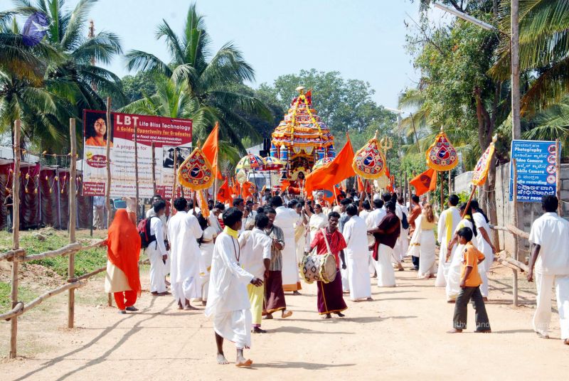 File:20091229DSC 8499 CMP WM00100 Procession.jpg
