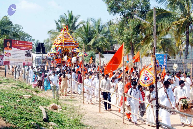 File:20091229DSC 8506 CMP WM00100 Procession.jpg