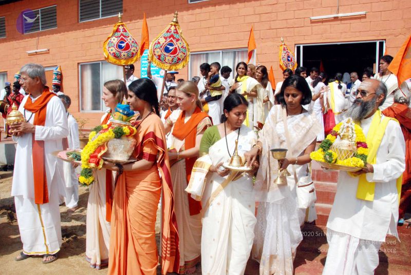 File:20091229DSC 8579 CMP WM00100 Procession.jpg