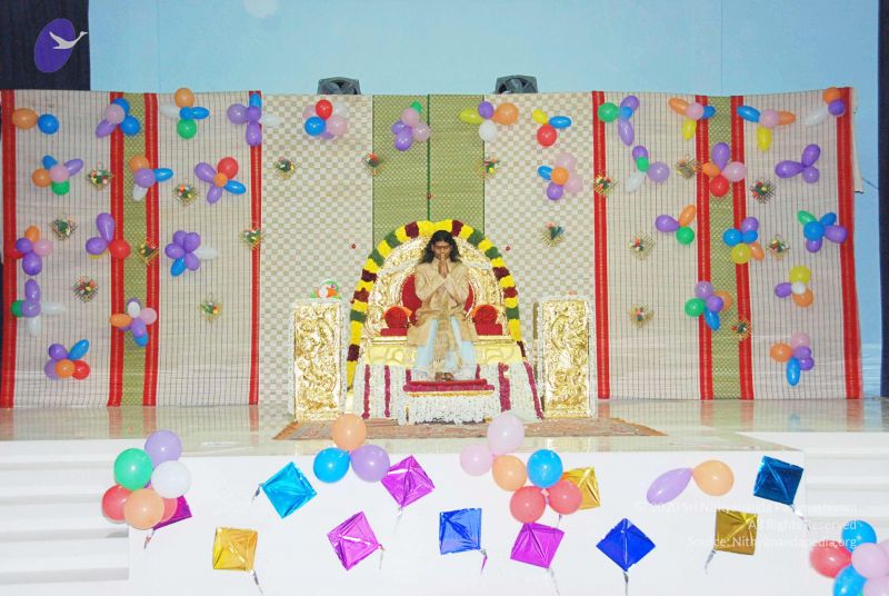 File:2010 PhotoAbum more 3165 CMP WM.jpg