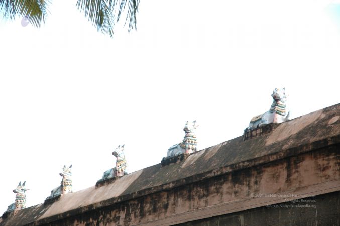 ArunachaleshwaraTemple KrittikaMandapam 11Nov2006 Area 8 watermarked.jpg