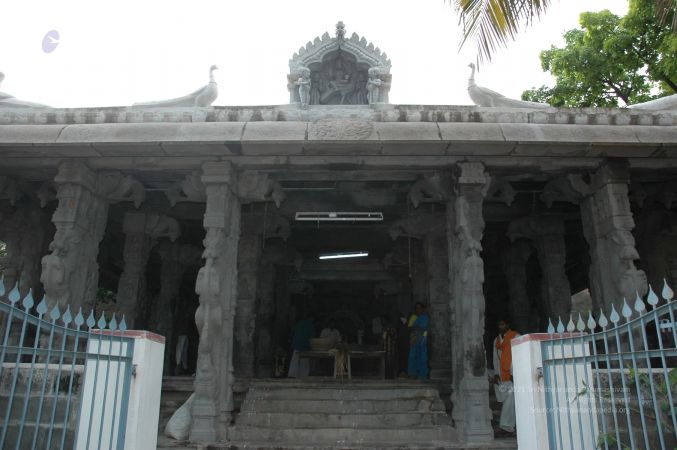 ArunachaleshwaraTemple KrittikaMandapam 11Nov2006 FrontView 1 watermarked.jpg