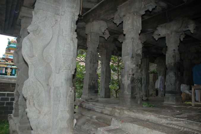 ArunachaleshwaraTemple KrittikaMandapam 11Nov2006 Pillars 16 watermarked.jpg