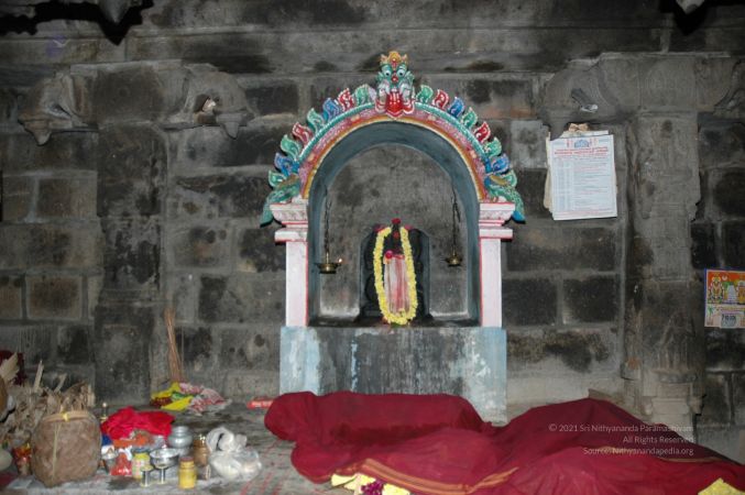 ArunachaleshwaraTemple KrittikaMandapam 11Nov2006 Subrahmanya 2 watermarked.jpg