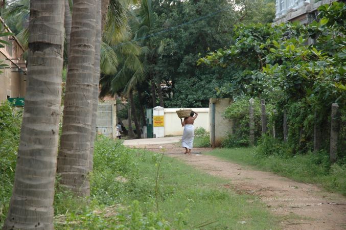 ArunachaleshwaraTemple KrittikaMandapam 11Nov2006 Subramanian 9 watermarked.jpg
