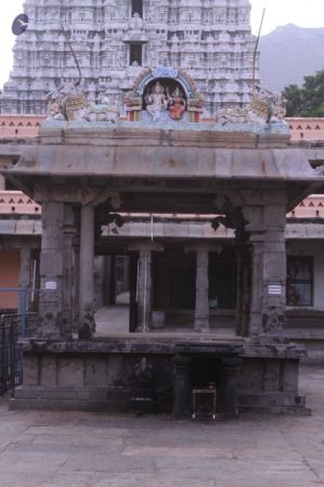 ArunagiriYogishwaraJeevaSamadhi Temple.jpg
