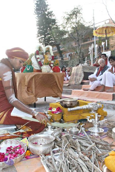 File:Batch20140318 7407 CMP WM.jpg