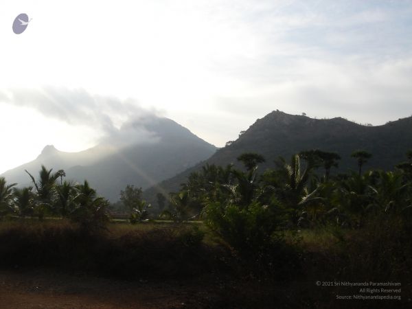 HILL Tiruvannamalai Arunachala 6Apr2007 (4)-04.jpg