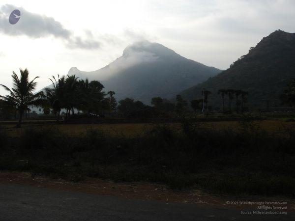 HILL Tiruvannamalai Arunachala 6Apr2007 (7)-07.jpg
