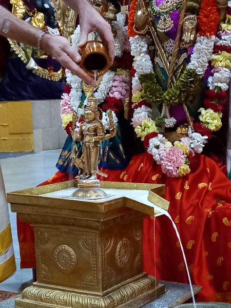 File:KAILASA-LOS-ANGELES--USA-2022-01-17-1qKra48tsJuKFlcfruYzFuCJUM425A ze.jpg