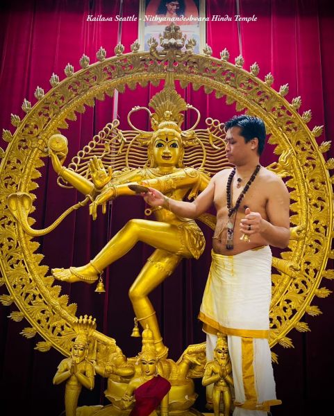 File:KAILASA-SEATTLE--USA-2020-12-29-1 e5Dvdav-igGNetvUVbxk79BNeqSOWMe.jpg