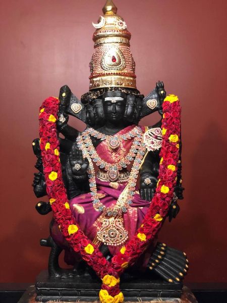 File:KailasaInHouston Muruga.jpg