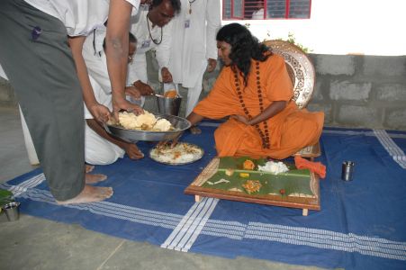 Nithyananda-Annalaya-2006-01-01-1TQ5k8CKmPDPZkiybgAgcaHDHfb-zGVbn.jpg