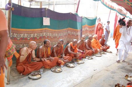 Nithyananda-Annalaya-2013-01-01-1Oj1SycsTWDqUE9VcI h0zcP19uExkV4z.jpg