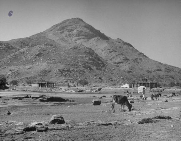 Temple eliot-elisofon 1949 1-38.jpg