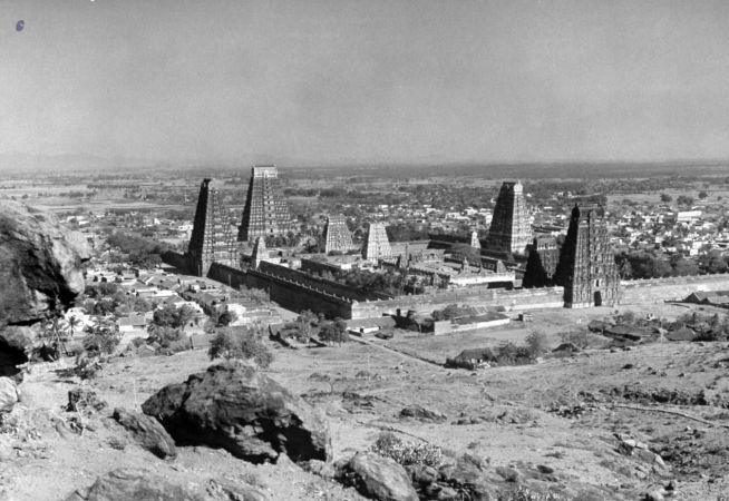 Temple temple distant 1949-72.jpg