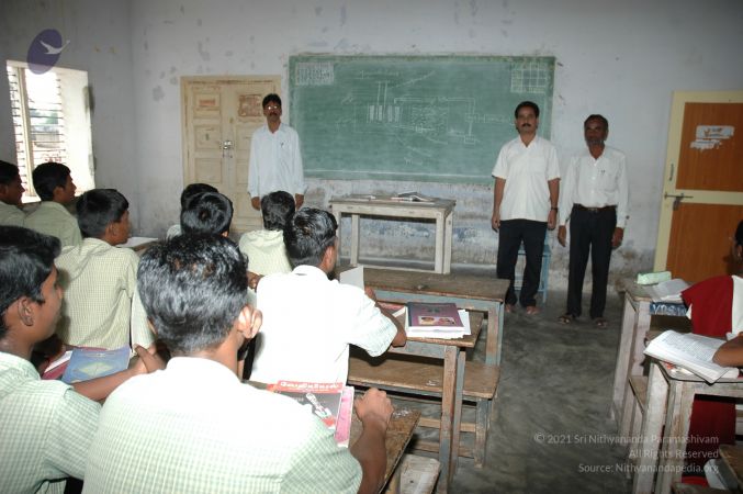 VDSJAINSCHOOL VDS Jain School Tiruvannamalai 4Nov2006 AyyappanDarshanClassroomAndMathTeacher 6-24.jpg